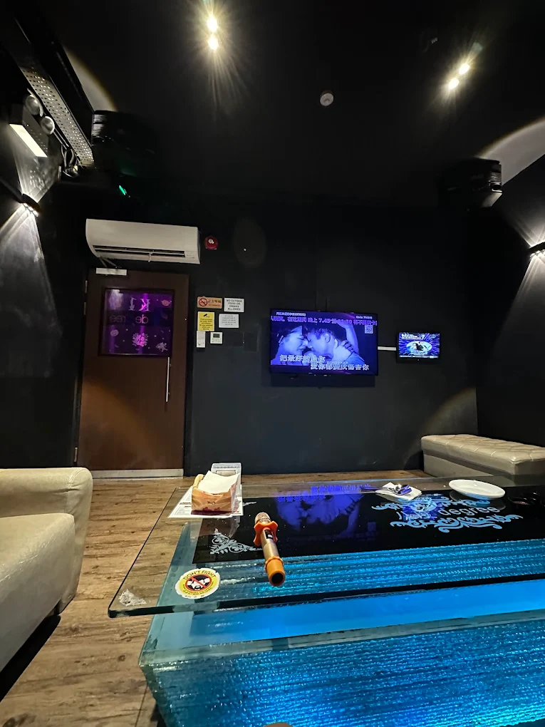 8 Degree Lounge Bukit Batok thumbnail 3