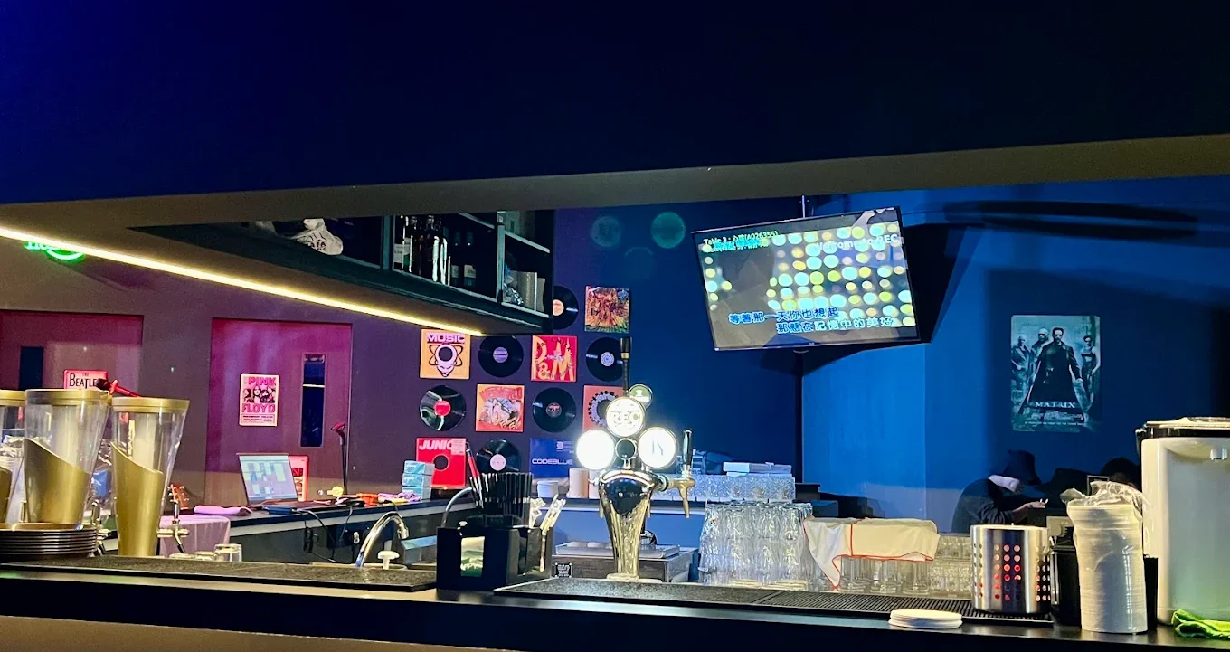REC Studio Bar thumbnail 1