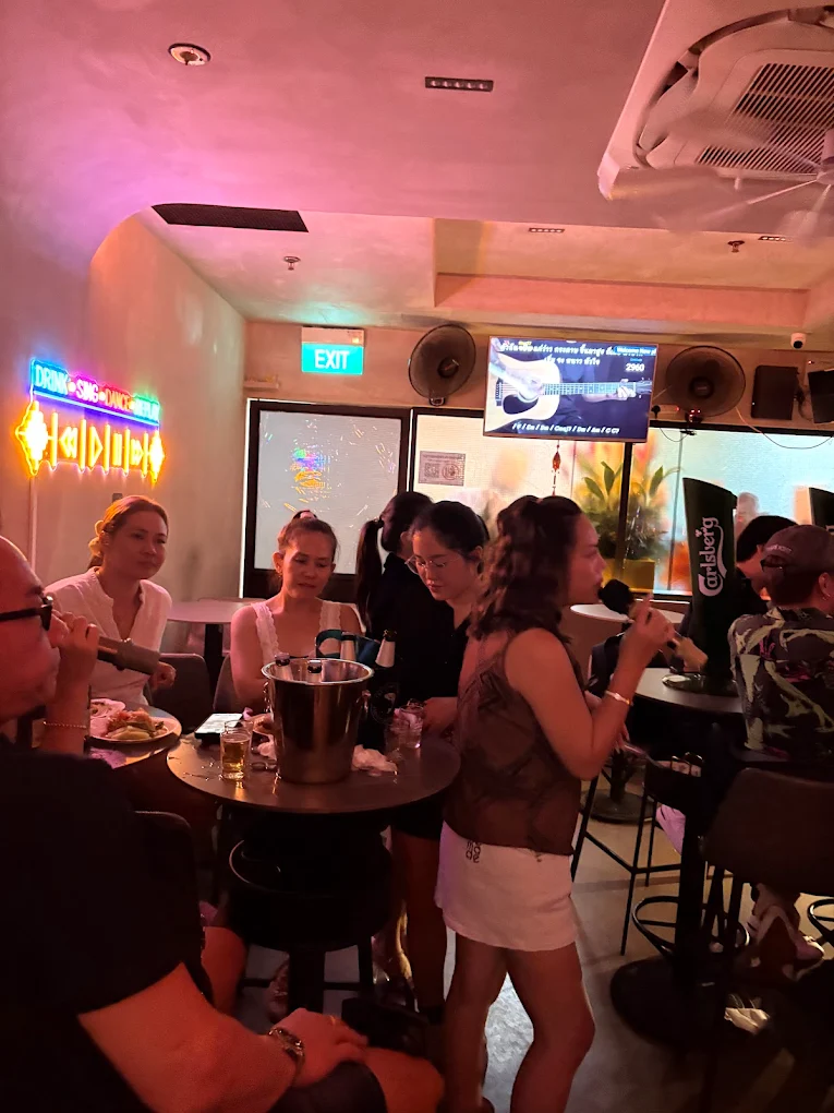 REPLAY PUB SINGAPORE thumbnail 3