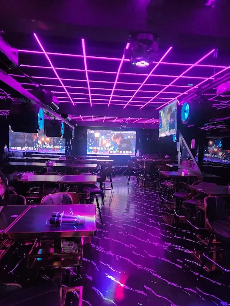 The Q Room thumbnail 5