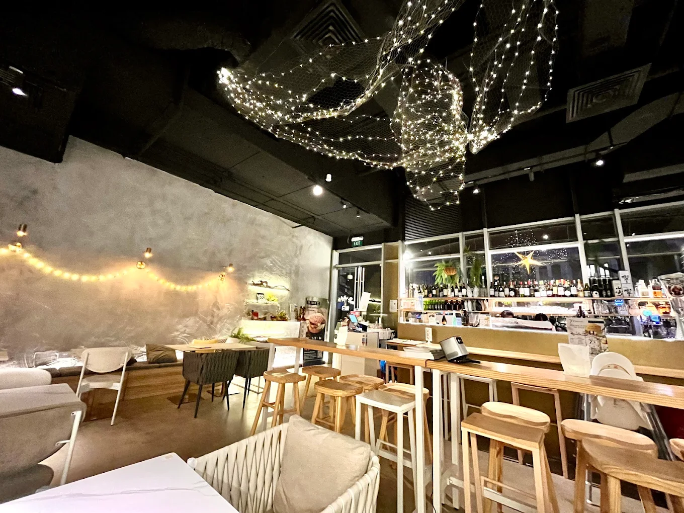 Vibez Bistro Bar thumbnail 3